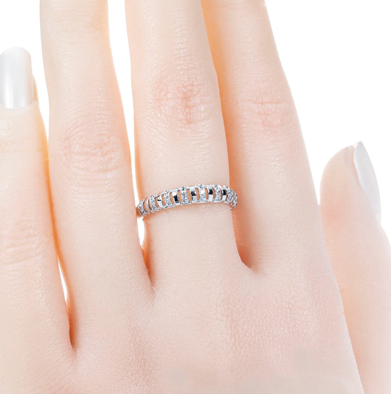 k Fine Jewellery Delicate 18K White Gold Diamond Anniversary Band Ring