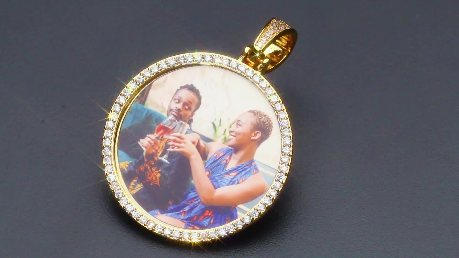 Custom Round Shape Minimalist Jewelry Necklace Hip Hop Iced Out Trendy Pendant With Picture Inside