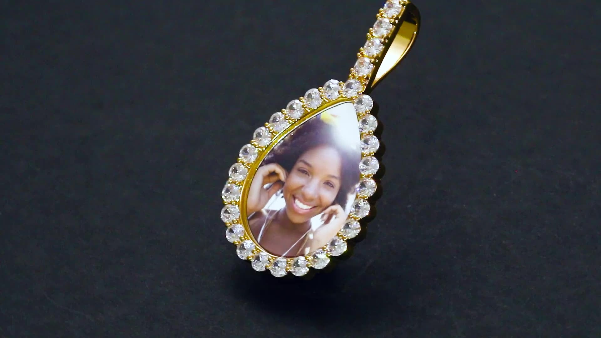t Trendy Jewelry 2021 Setting Big Zircon Iced Out Pear Shape Custom Photo Pendant